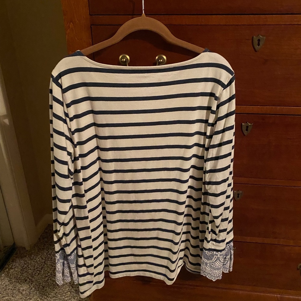 Talbots white & navy tunic with sleeve detail